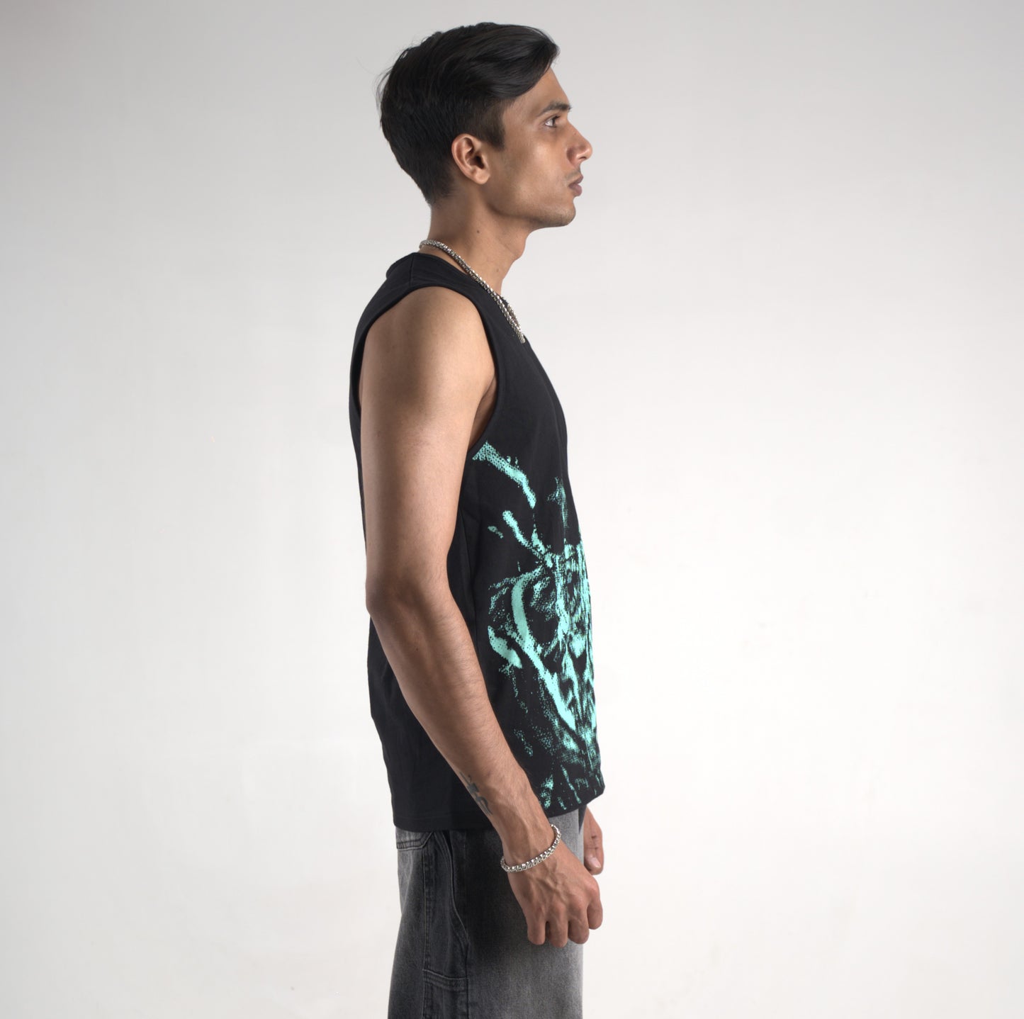 alien tank top