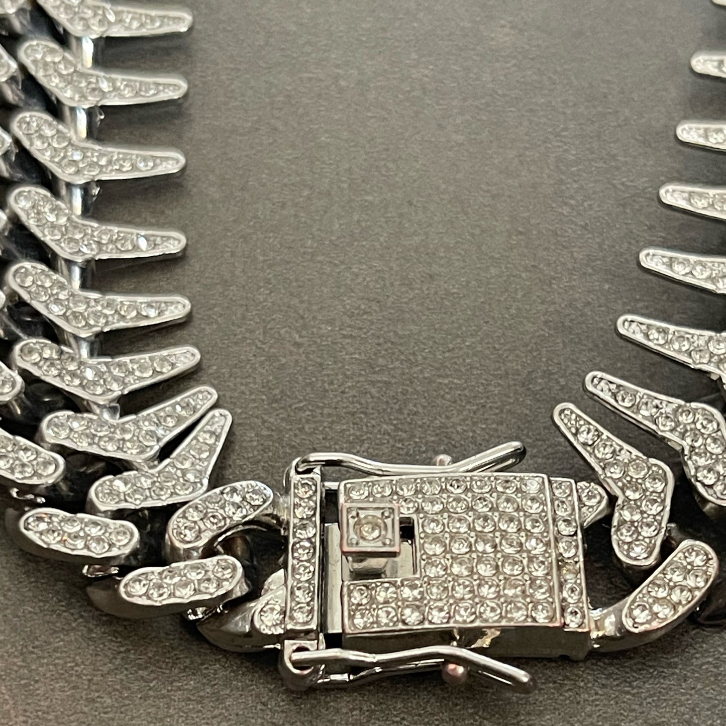 chunky boomerang necklace (stoned)