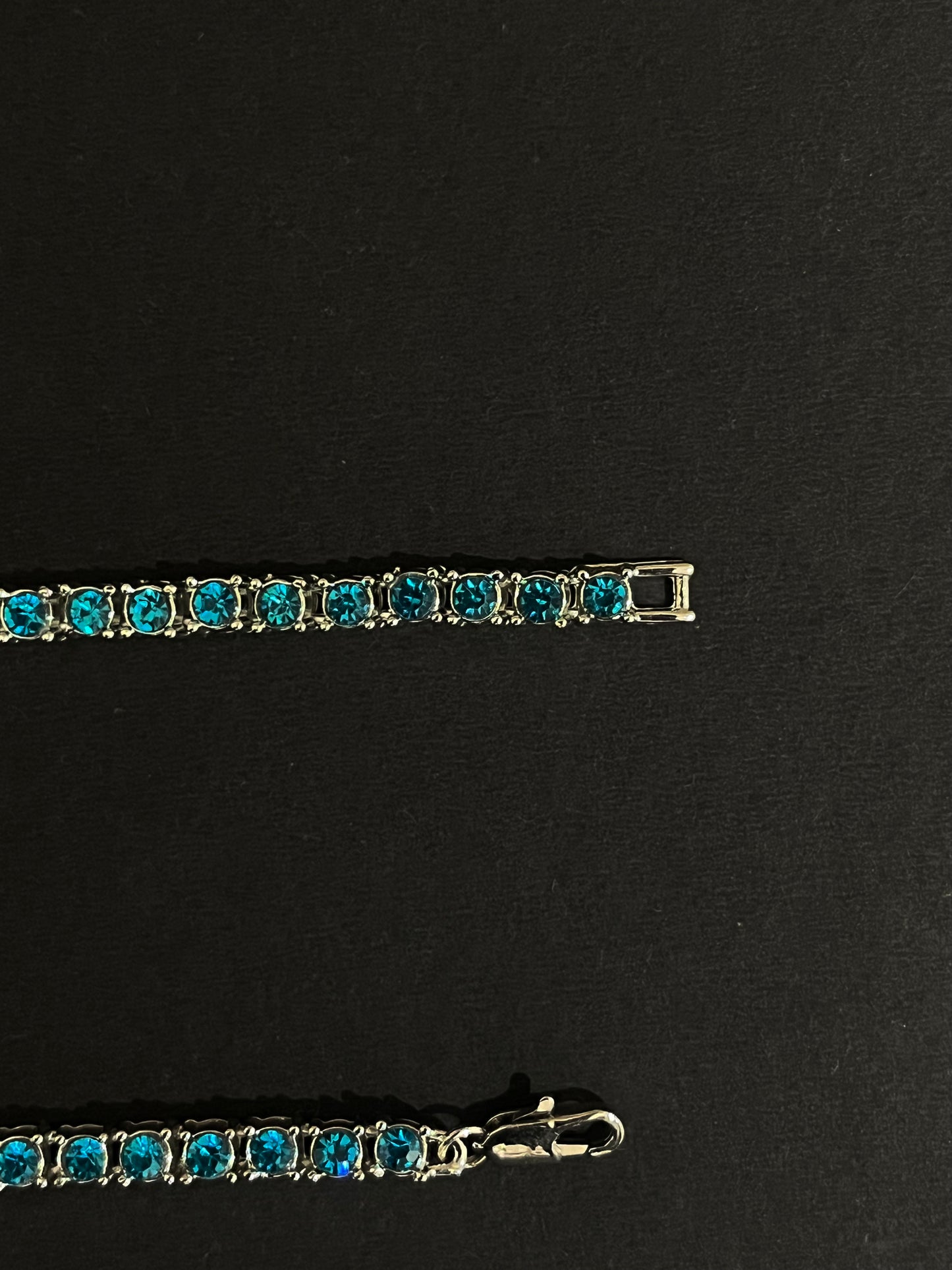 Single layer sapphire icedout chain