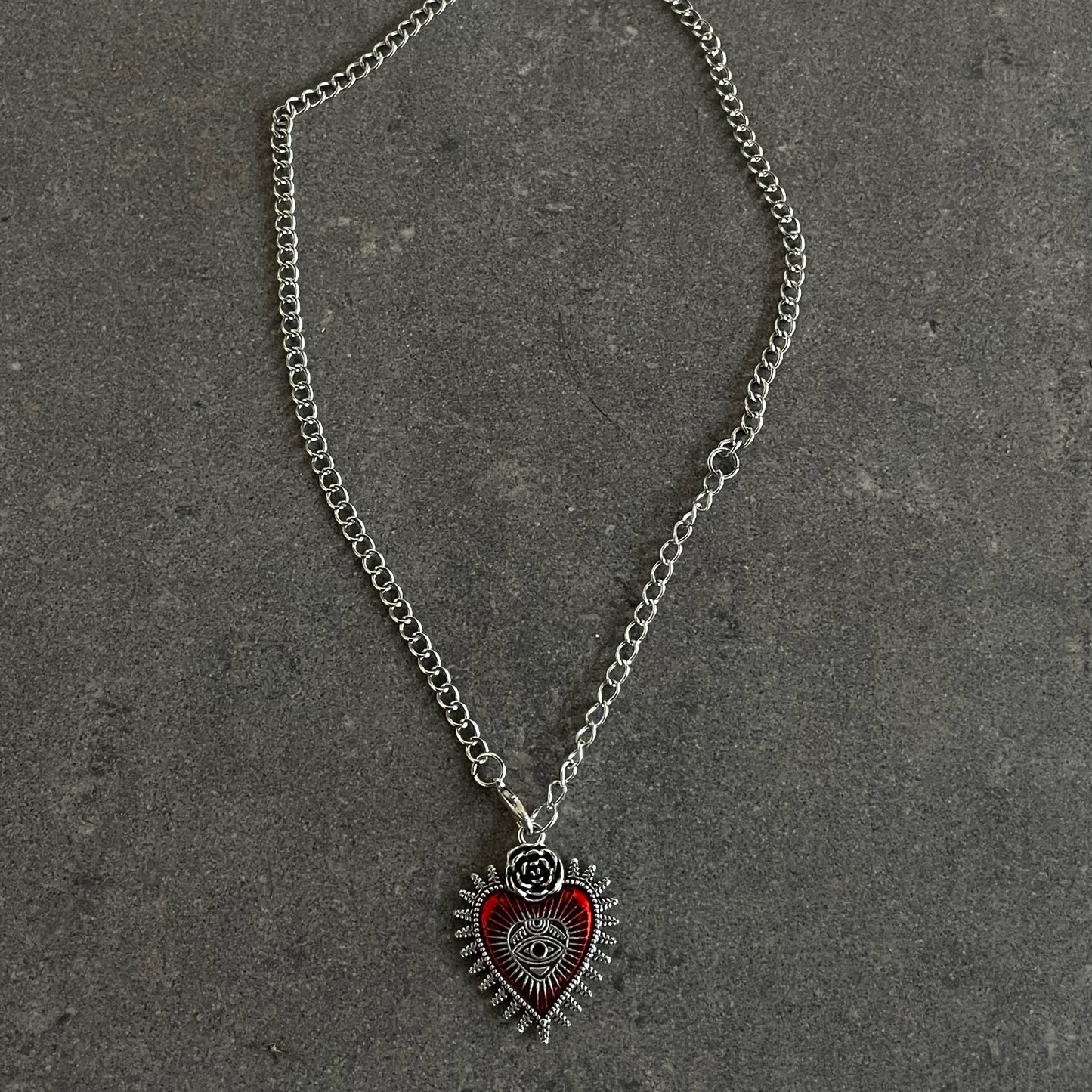 eye in heart chain