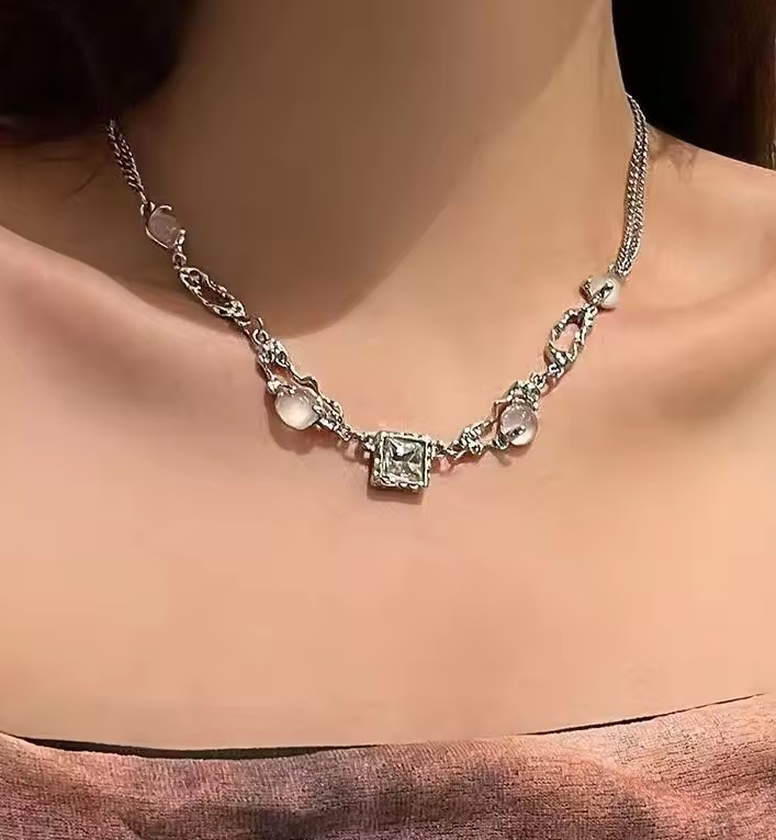 Zircon moonlight necklace