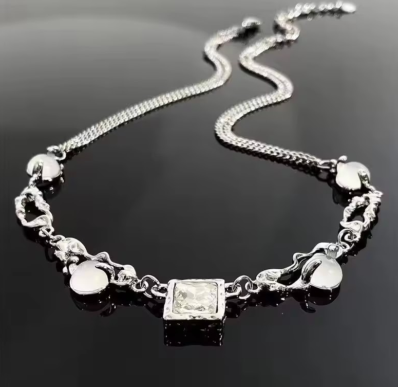 Zircon moonlight necklace