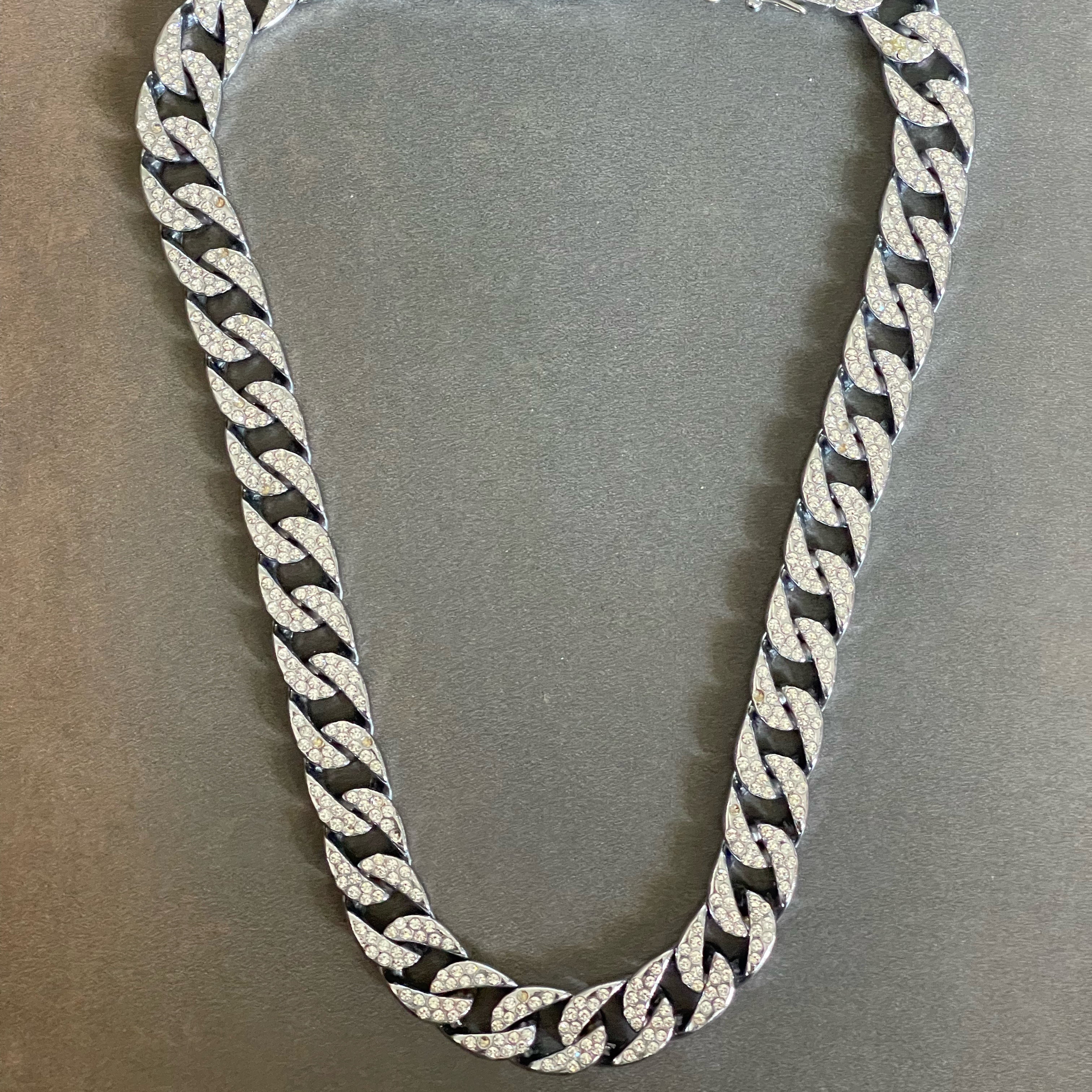 chunky stoned crescent chain – Escape Closet