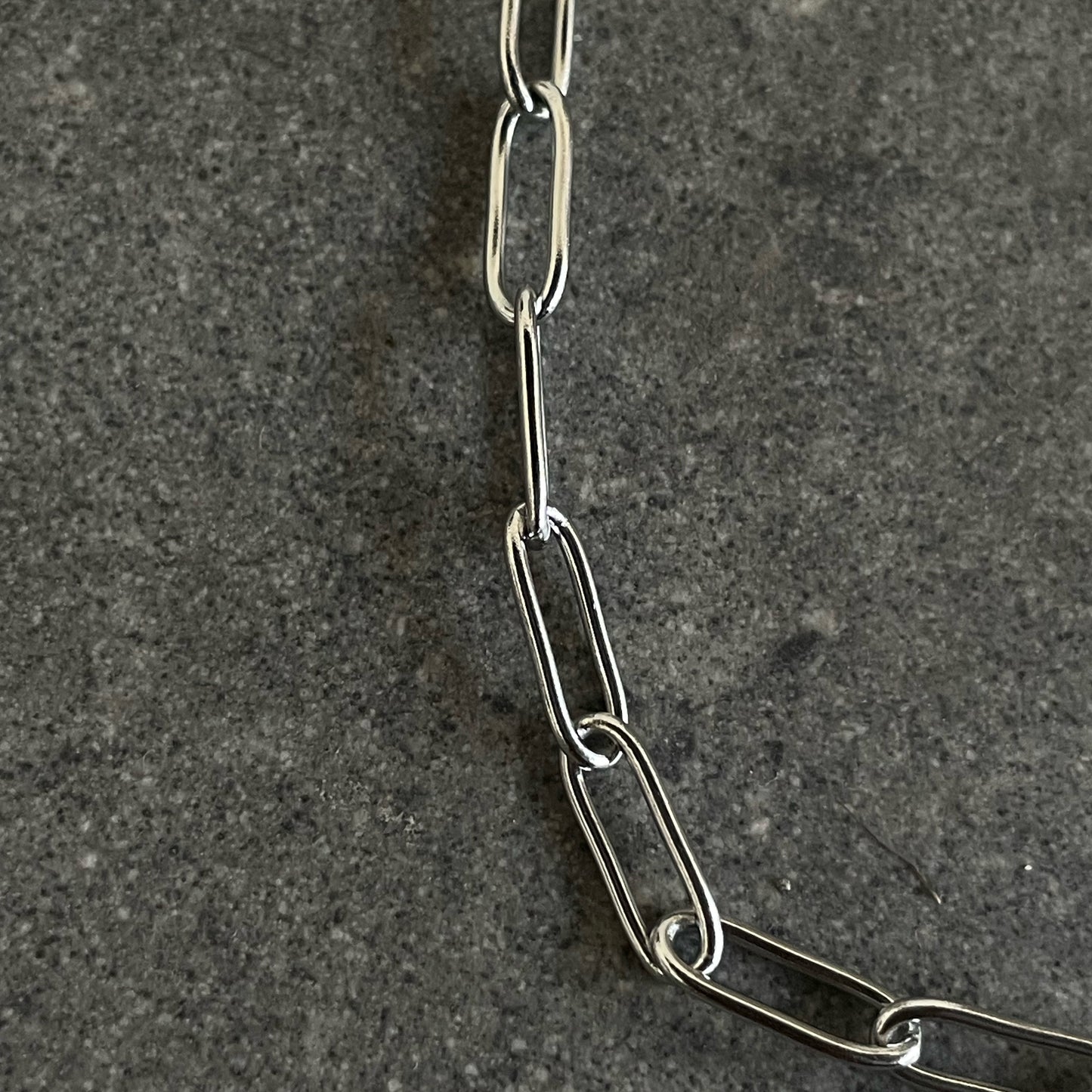 round loop chain – Escape Closet