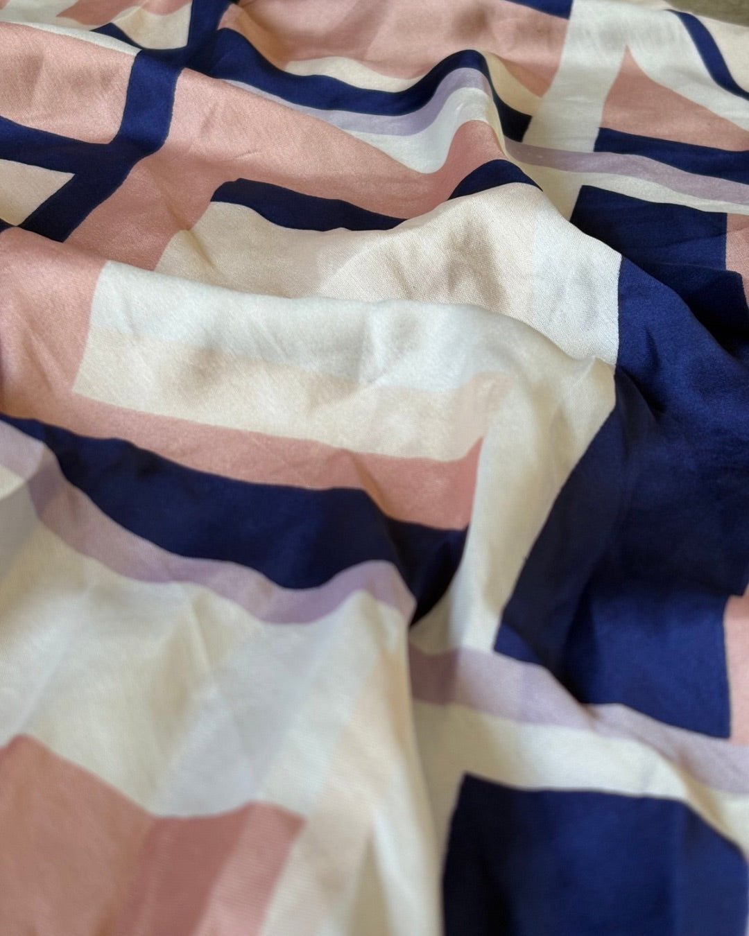 THE MODERN LINES SCARF