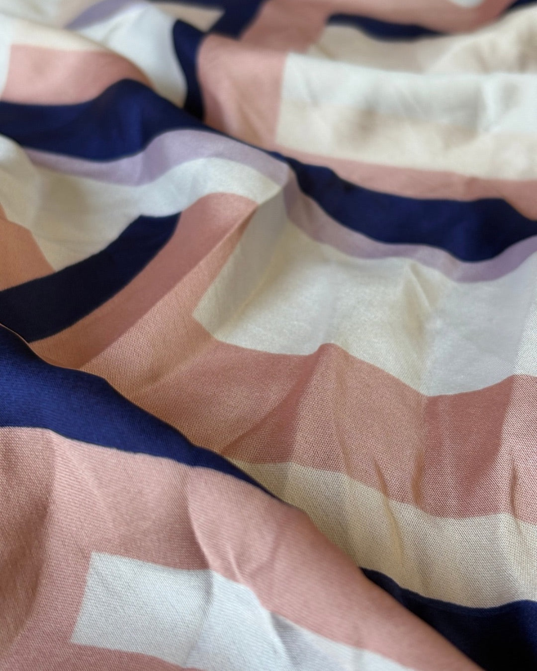 THE MODERN LINES SCARF