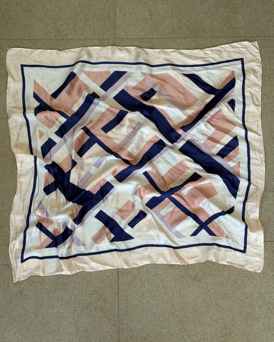 THE MODERN LINES SCARF