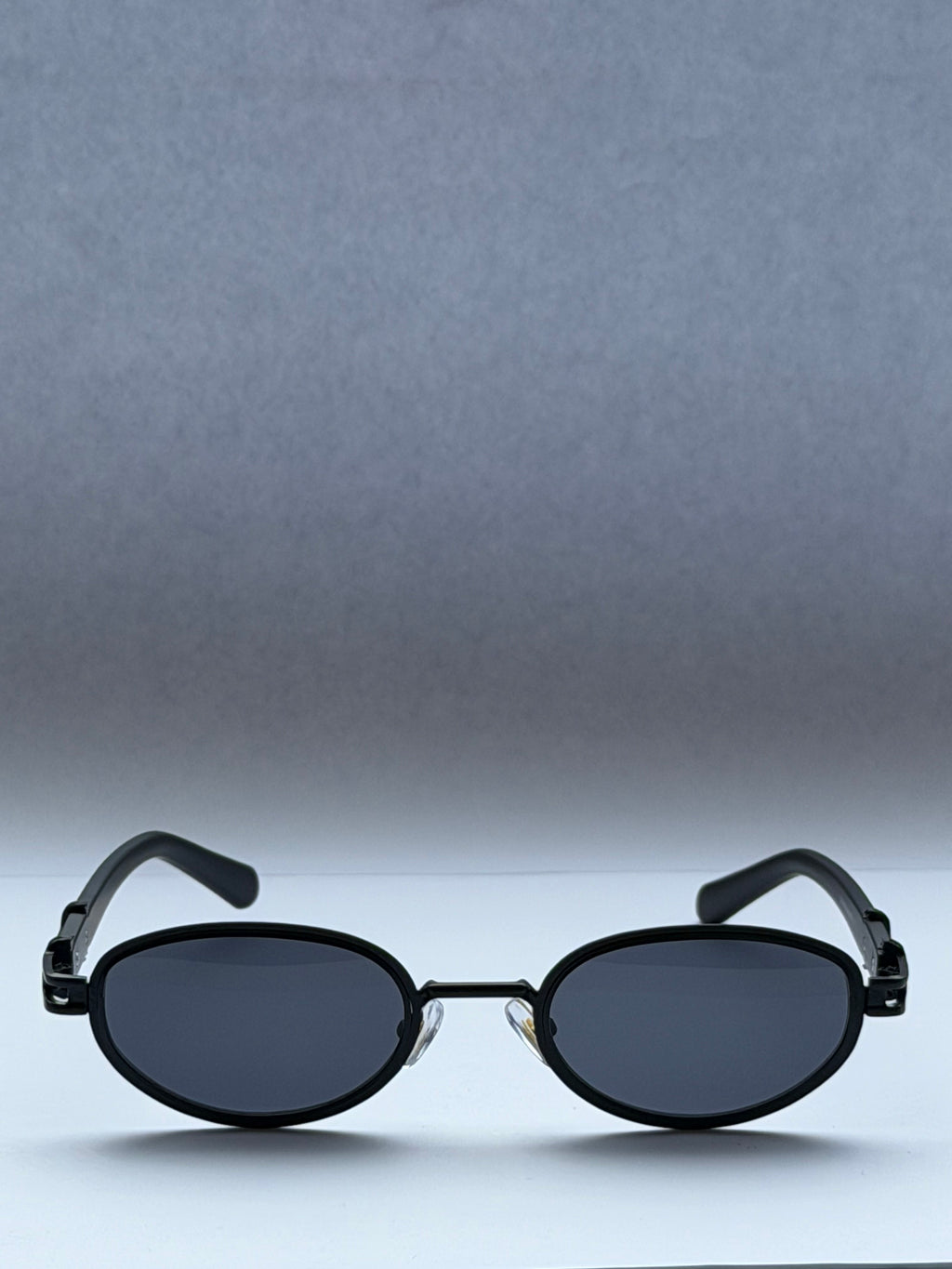 Retro Oval - Blackout