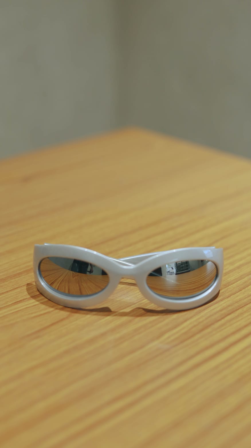 SILVER OVAL SUNGLASSES