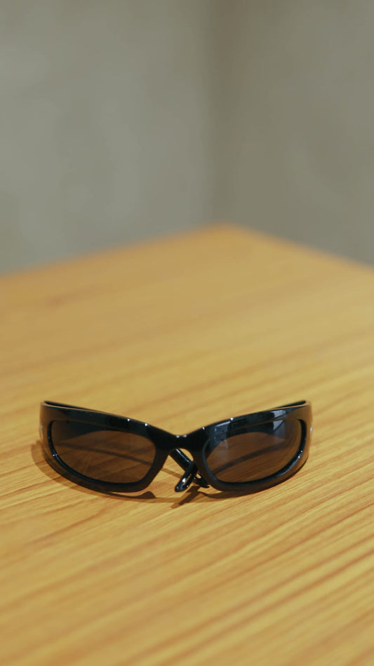 BLACK OVAL SUNGLASSES