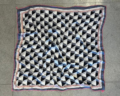 GEOMETRIC ILLUSION SCARF