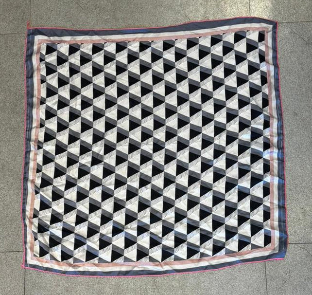 GEOMETRIC ILLUSION SCARF