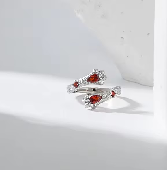 Streling garnet ring