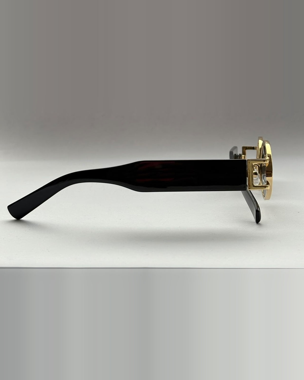 Vintage Oval - Gilded Noir